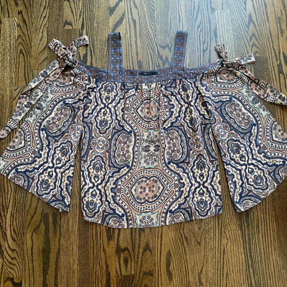 BCBG MaxAzria paisley cold shoulder Top